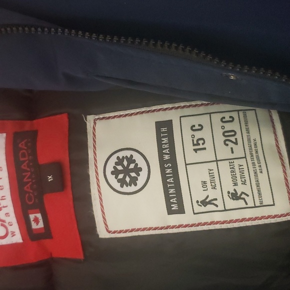 A Canada weather gear coat - Picture 9 of 9